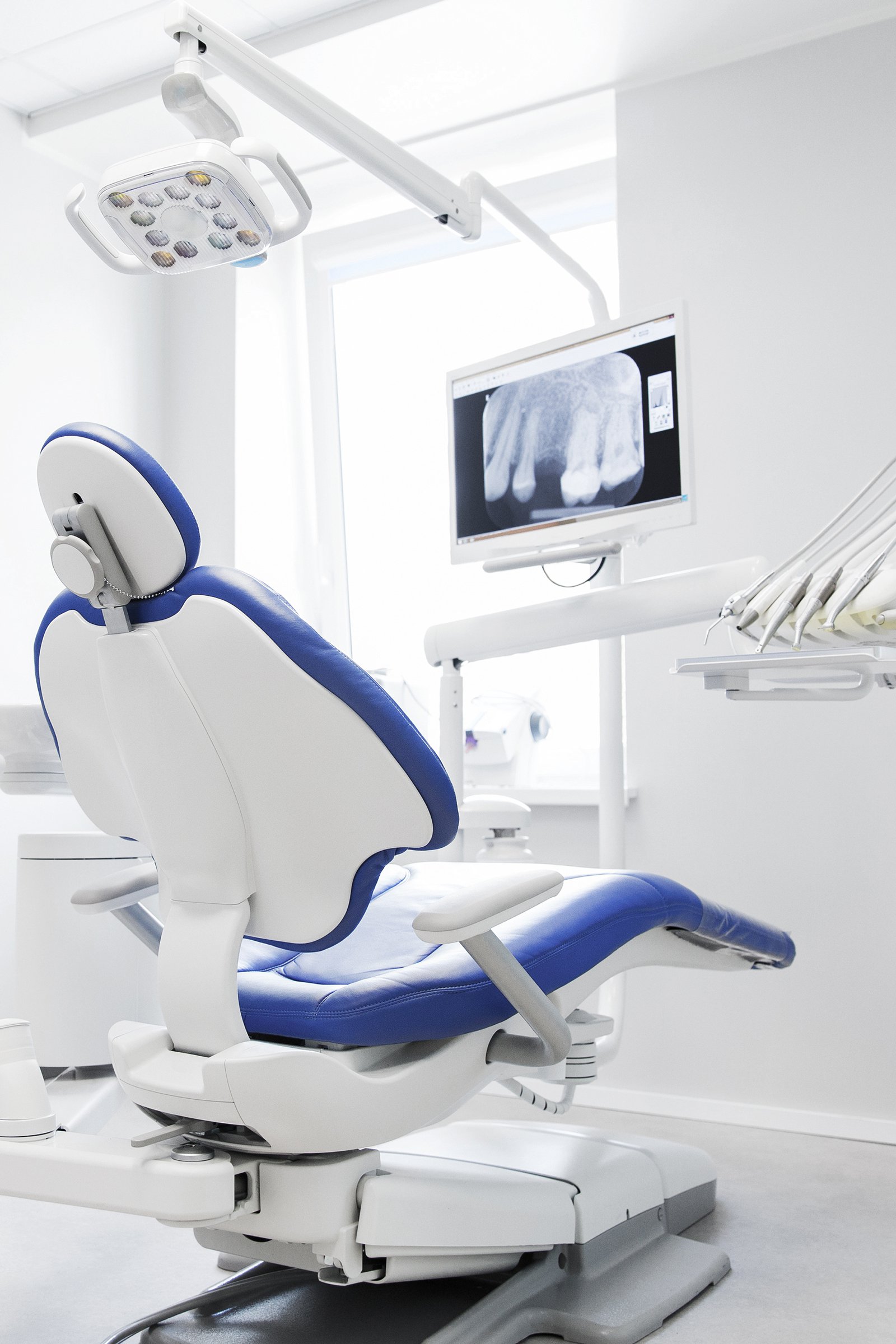 interiorofnewmoderndentalclinicoffice-1